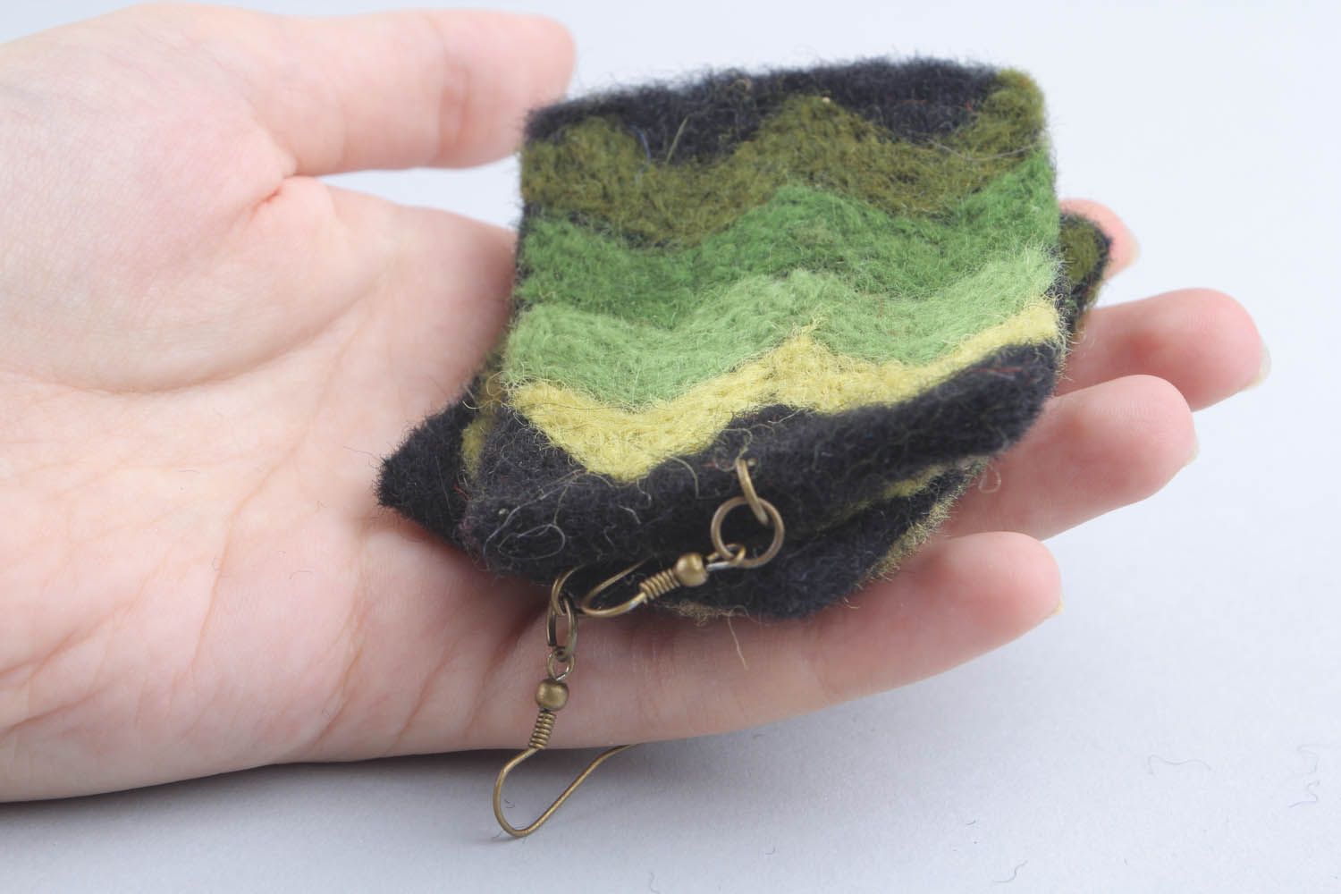 Boucles d'oreilles en laine feutrée faites main photo 2