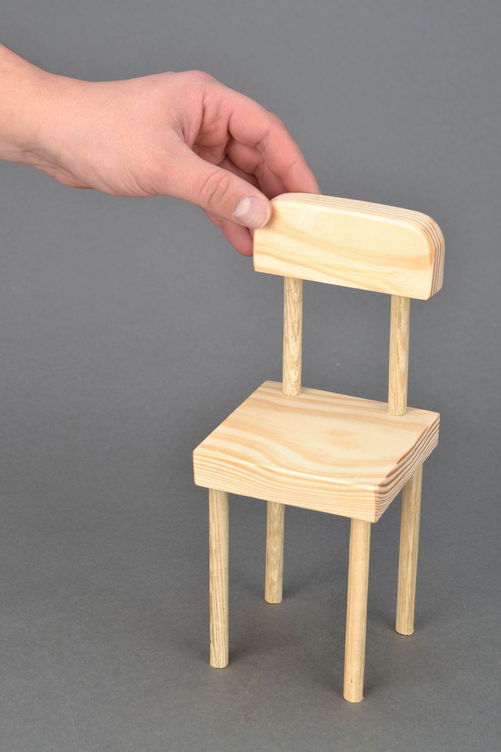 Stuhl für Puppe aus Holz foto 2