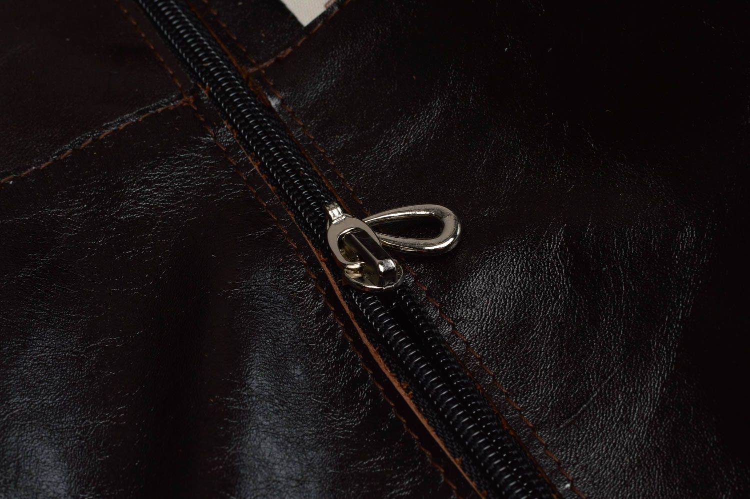 Braune Leder Tasche mit langem Riemen stilvoll schön künstlerische Handarbeit foto 4