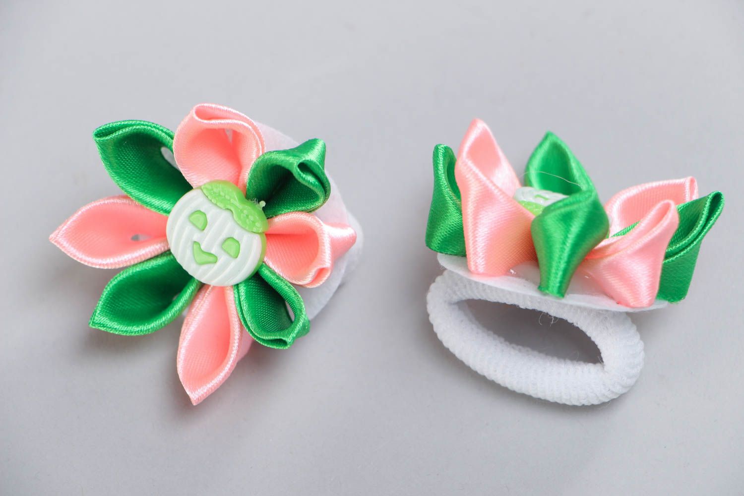 Set of handmade kanzashi ribbon flower scrunchies 2 pieces photo 3