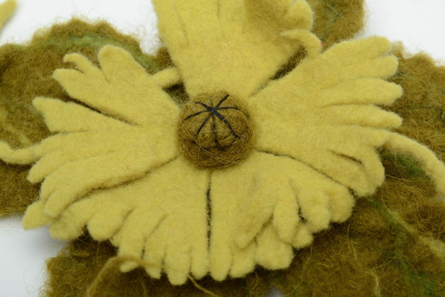 Broche en laine faite main originale photo 3