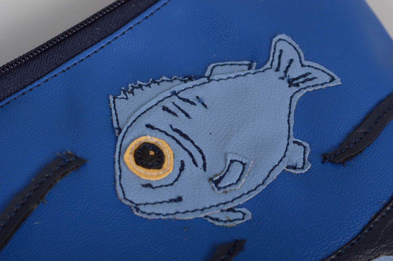 Сумка ручной работы сумочка клатч женская сумка синий клатч из кожзама с рыбкой  фото 4