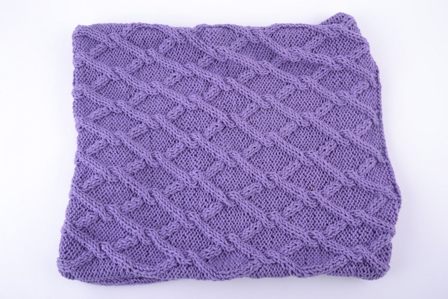 Чехол на подушку вязаный из полушерстяных фиолетовых ниток ручной работы на молнии фото 3