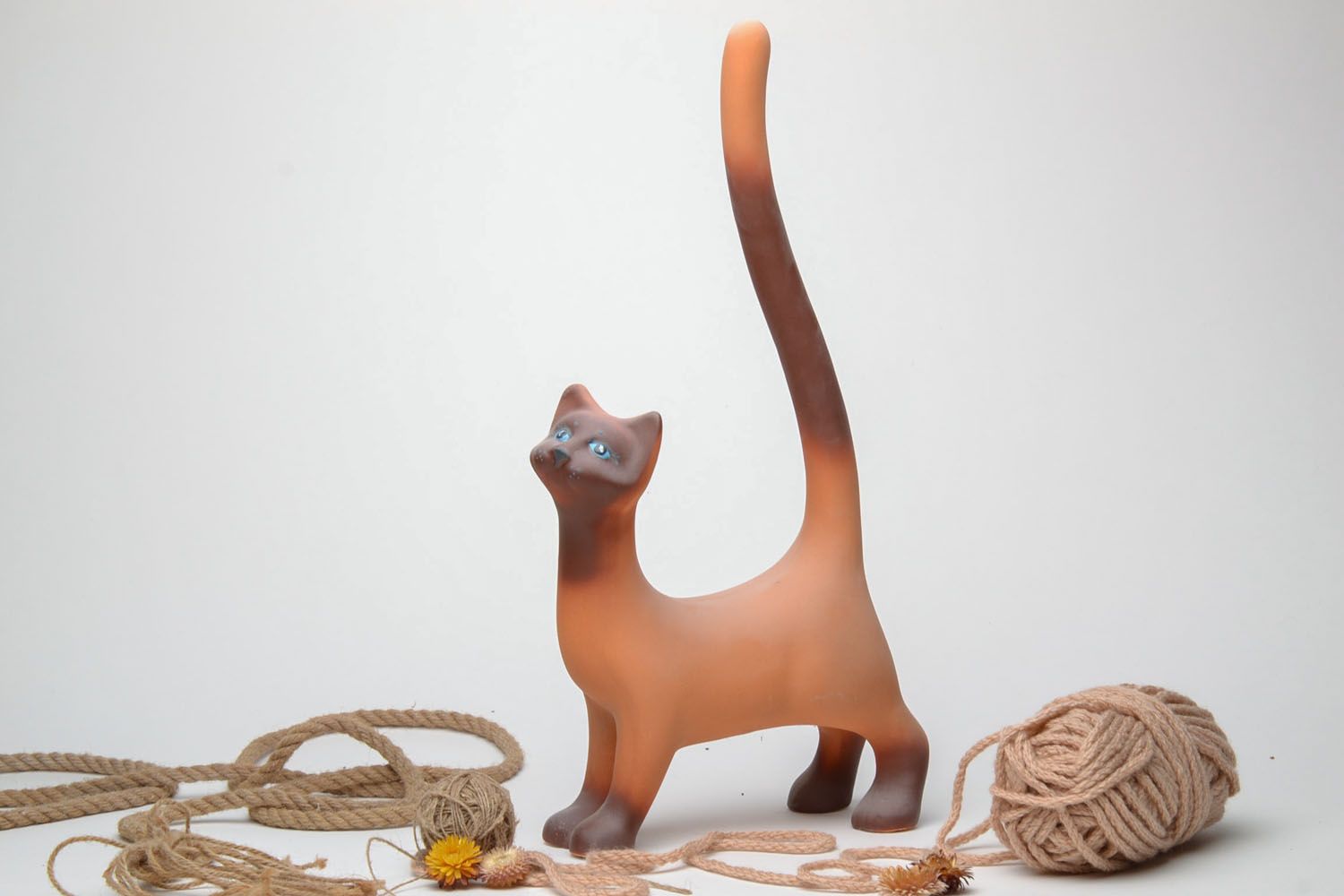 Figurine décorative en argile en forme de chat photo 1