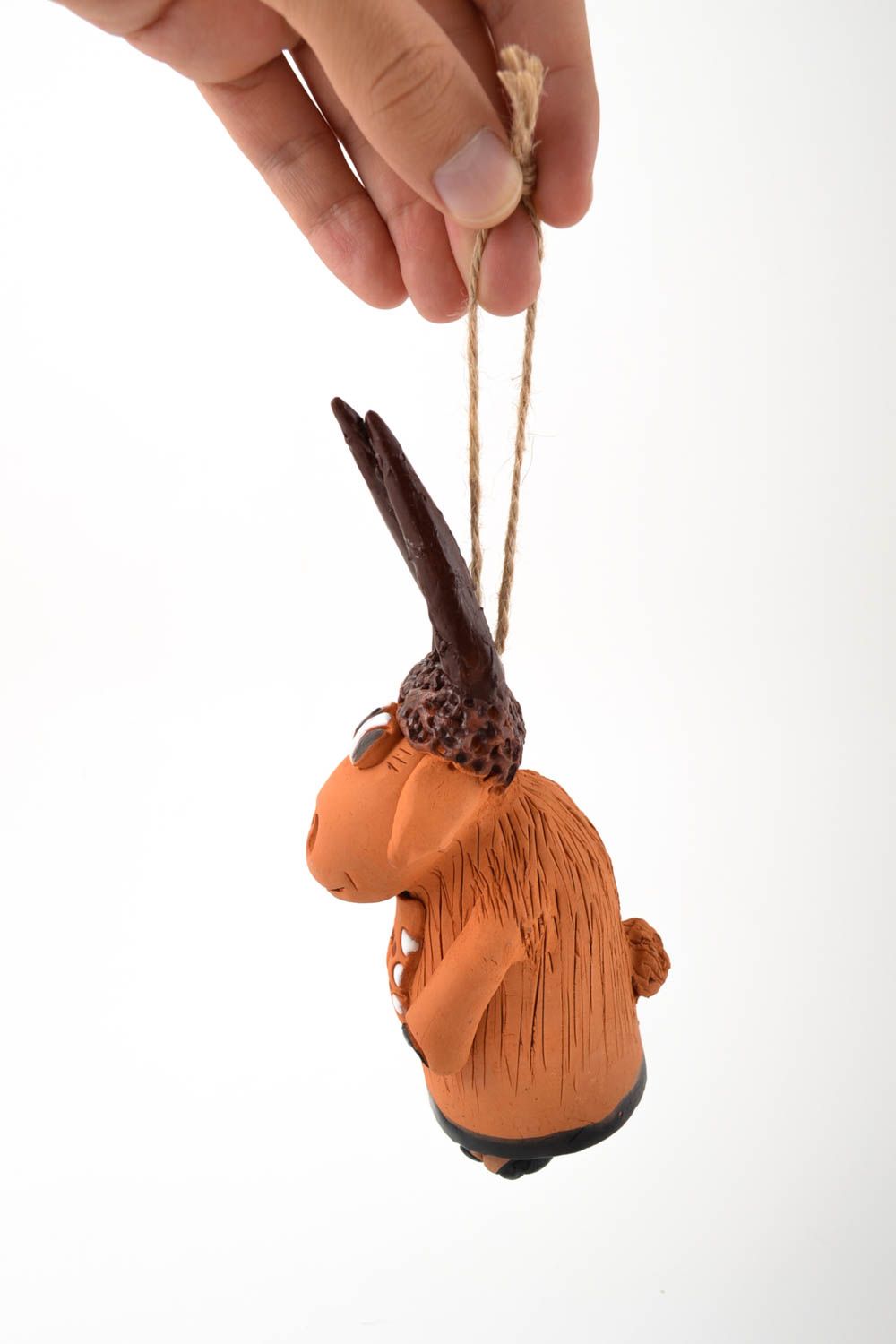 Campanello d'autore in ceramica fatto a mano a forma di capra divertente
 foto 5