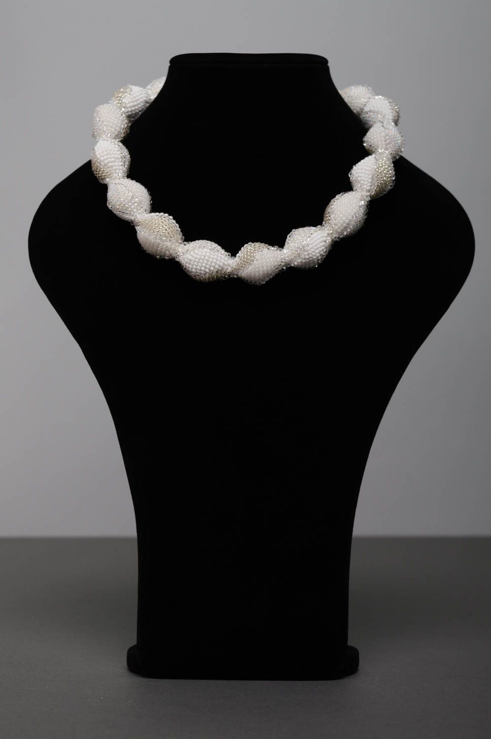 Дизайнерское ожерелье из бисера Сахарное фото 3