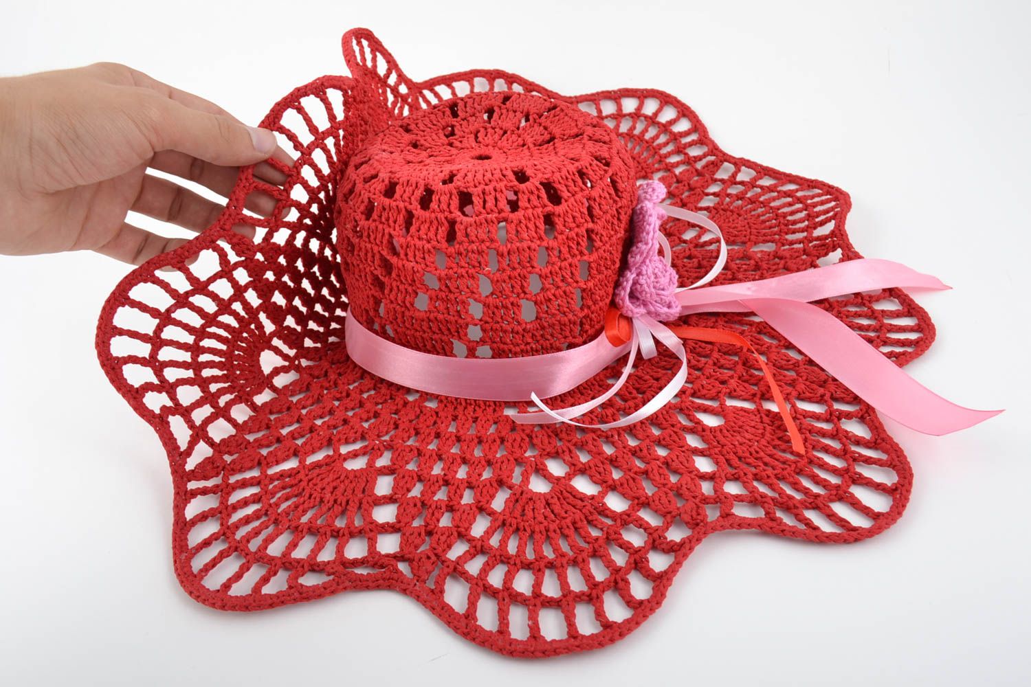 Joli chapeau d'été ajouré tricoté au crochet en coton rouge foncé fait main photo 3