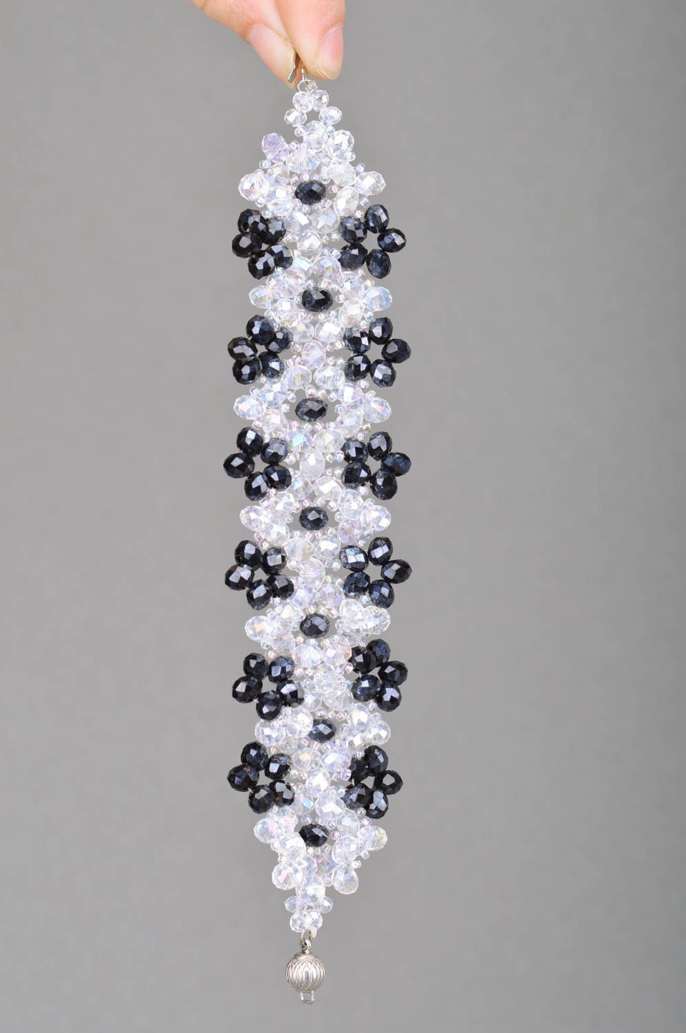 Плетеный браслет из хрустальных бусин ручной работы широкий женский авторский фото 3