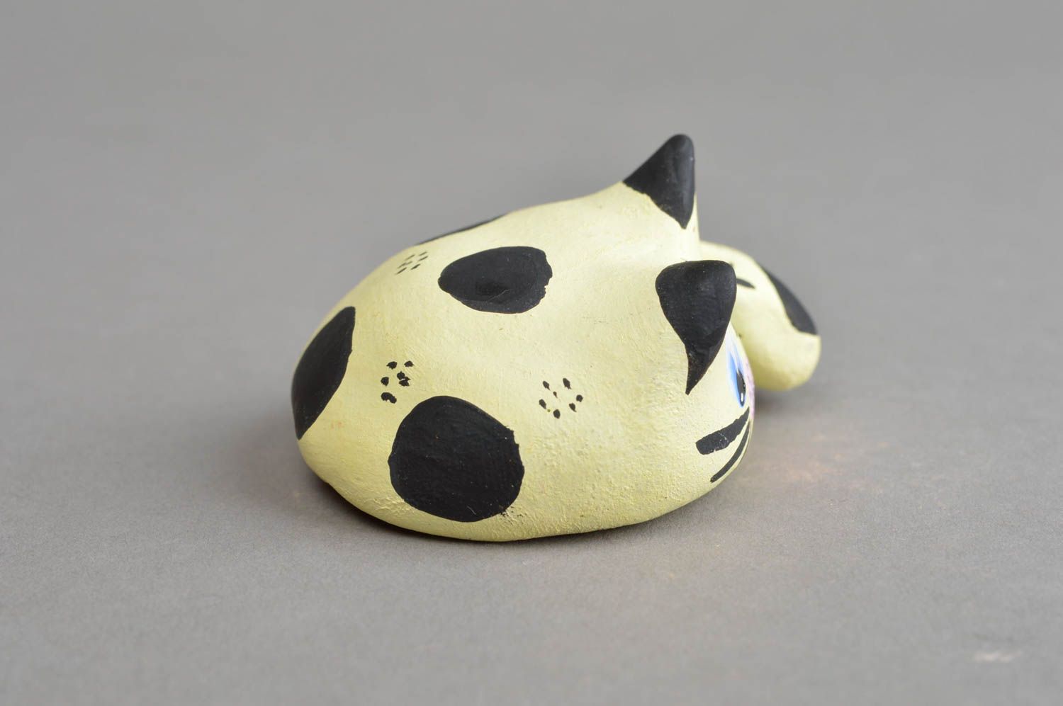 Керамическая статуэтка ручной работы из глины мама кошка и котенок желтая фото 3