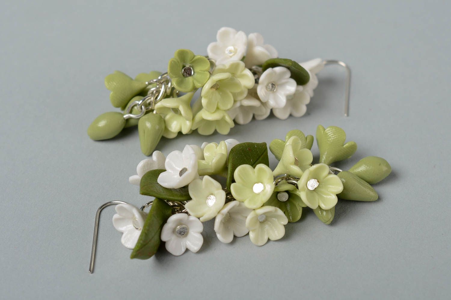 Handmade zarte lange Blumen Ohrringe Polymer Schmuck Accessoire für Frauen  foto 2