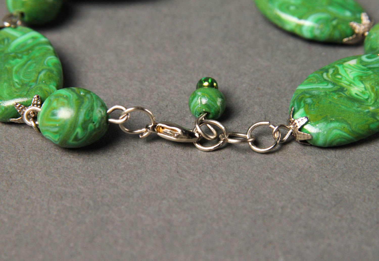 Браслет ручной работы подарок девушке зеленый браслет из полимерной глины фото 5