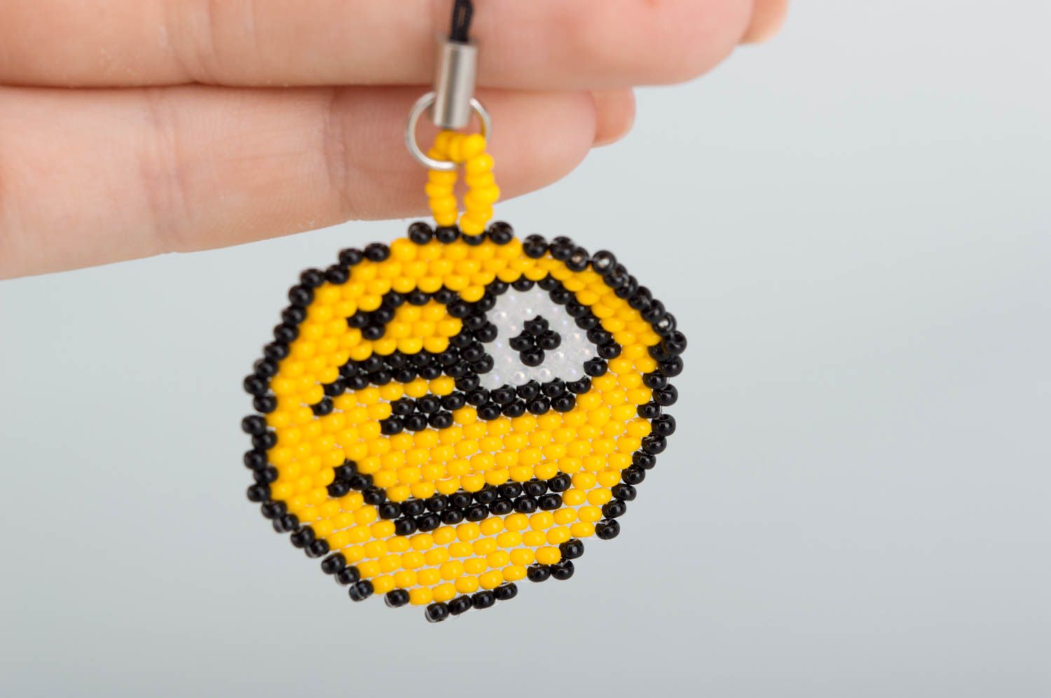 Porte-clefs smiley fait main jaune en perles de rocaille Accessoire design photo 4
