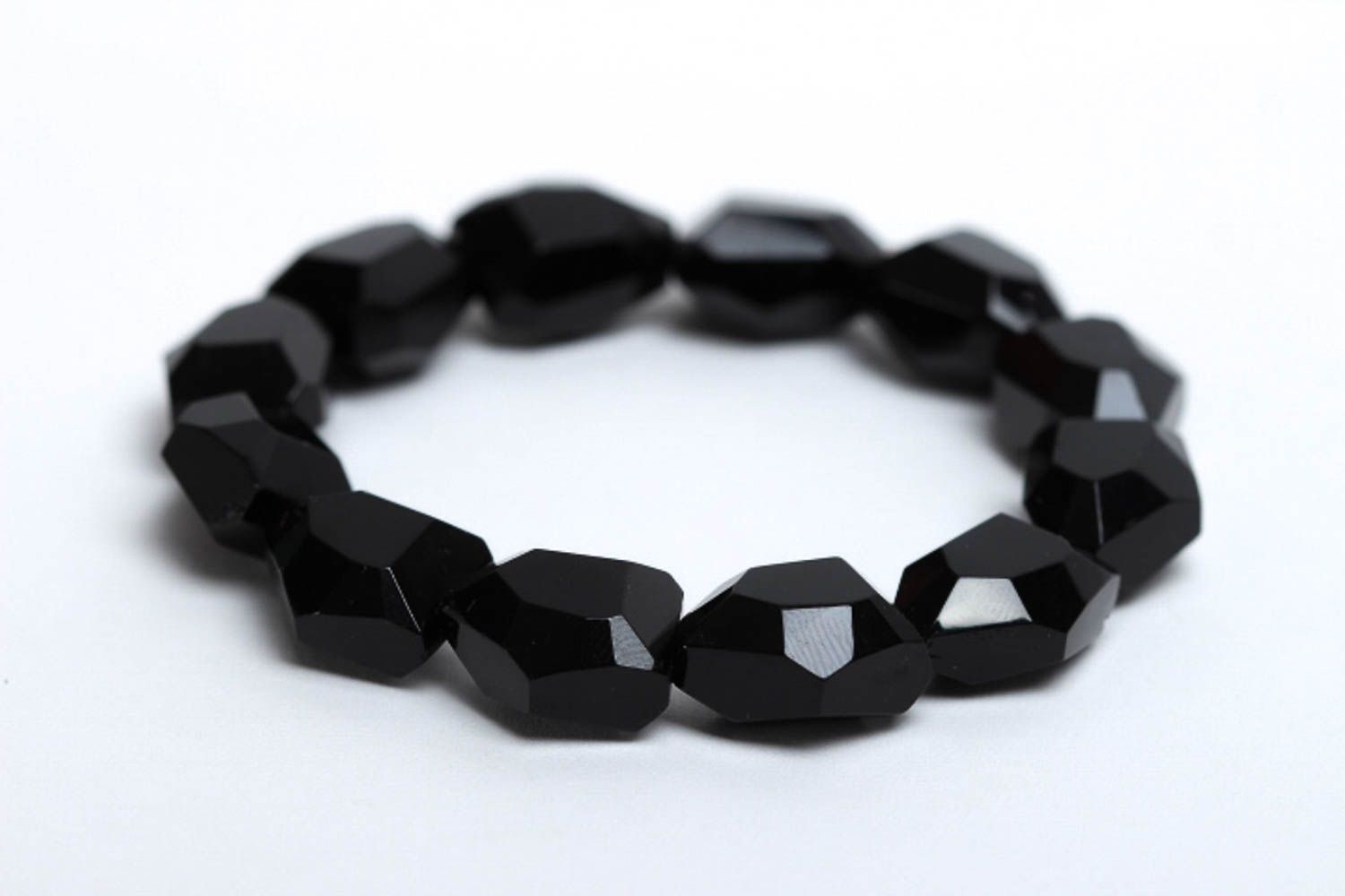 Bracelet fait main design Bijoux en verre noir Accessoire pour femme original photo 1
