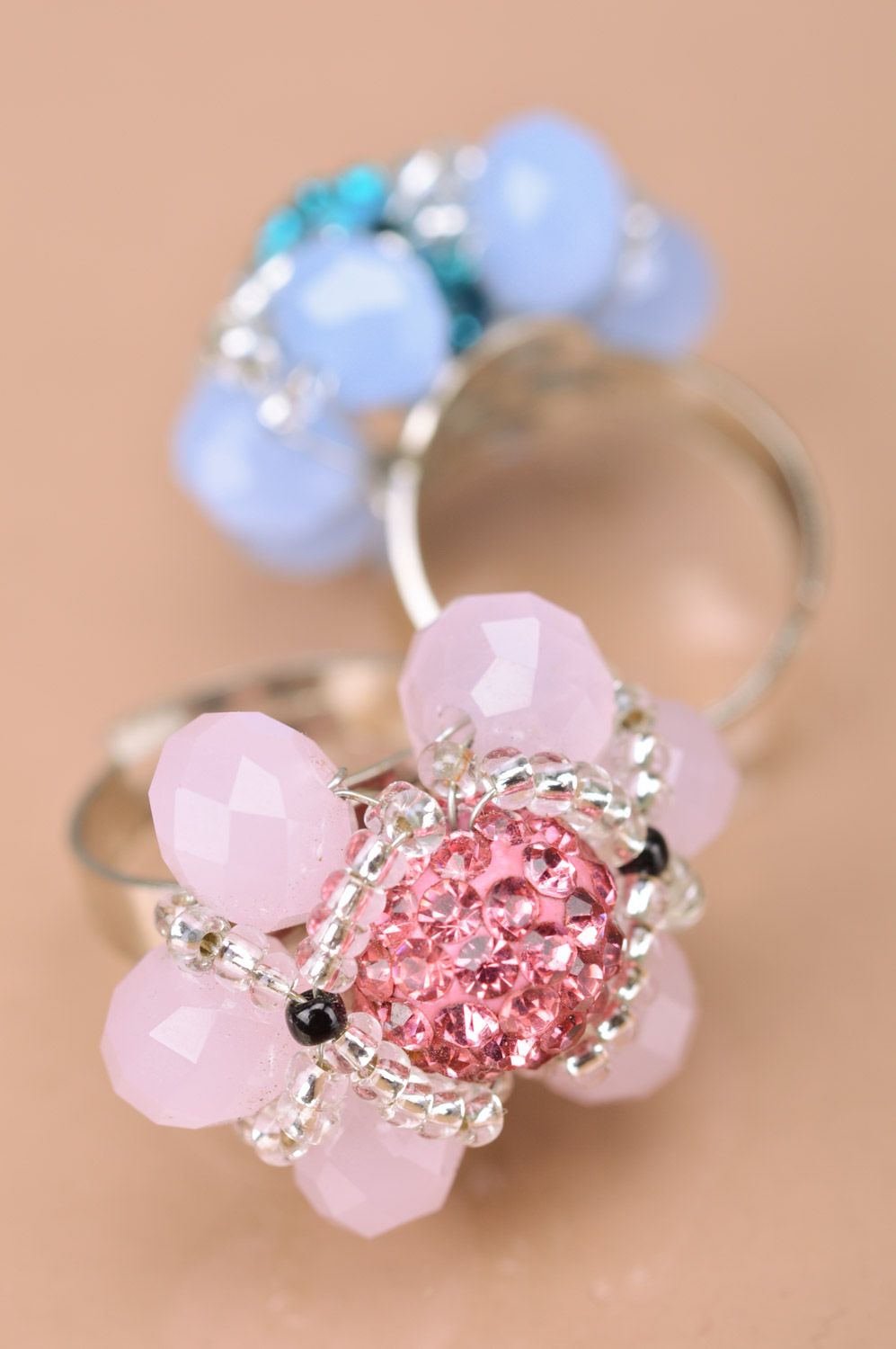 Set of handmade woven bead flower rings 2 items pink and blue photo 5