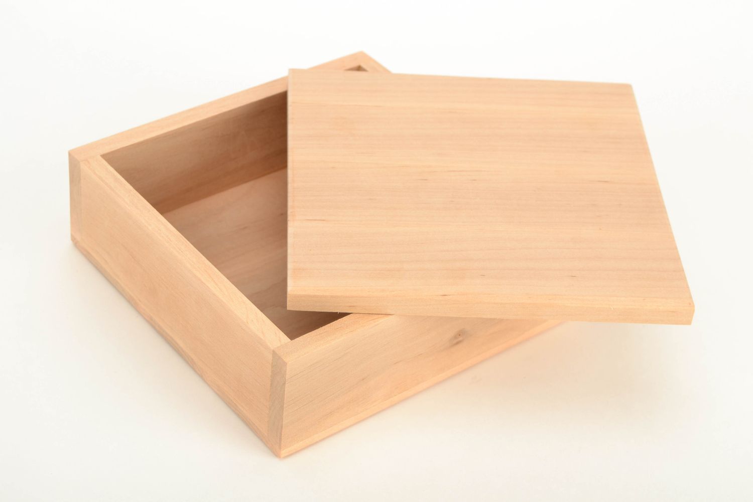 Pieza en blanco de madera para la caja cuadrada foto 3