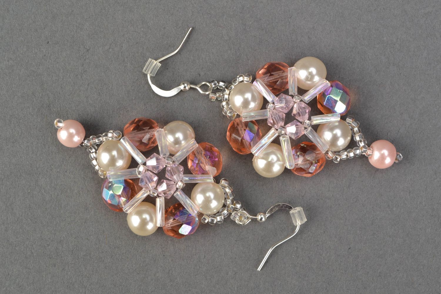 Boucles d'oreilles artisanales avec perles de rocaille  photo 3