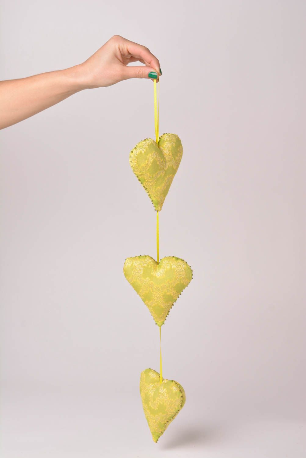 Coeurs déco faits main Suspensions décoratives jaunes Cadeau original 3 pièces photo 2