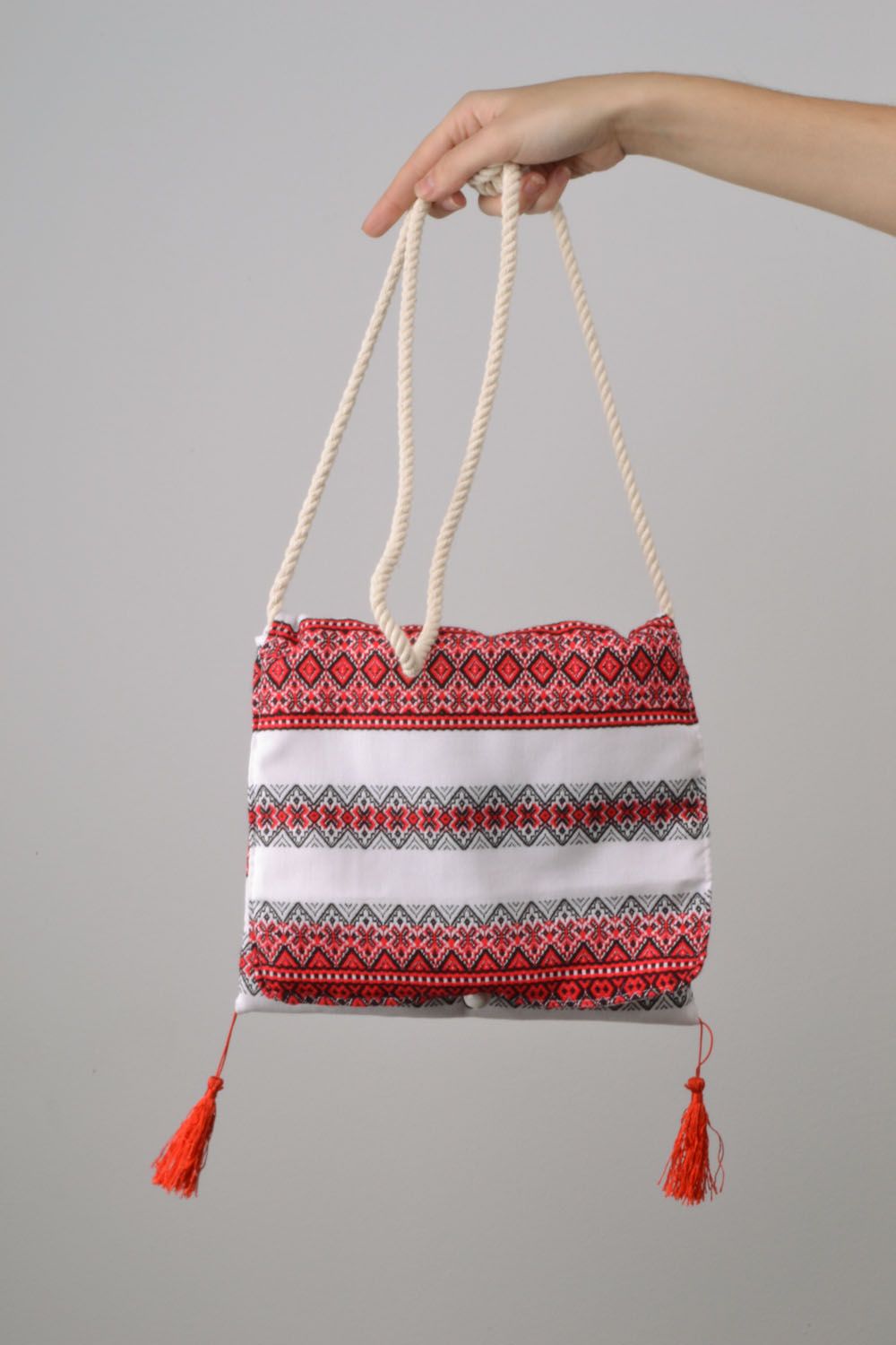 Shoulder bag in ethnic style photo 3