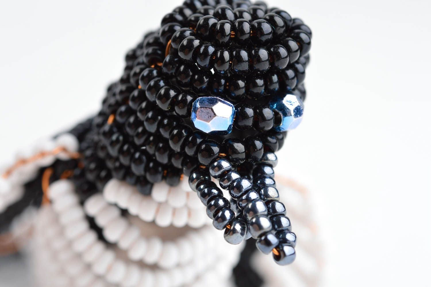 Handmade Deko Rocailles Perlen Dekoration Vogel Figur originelles Geschenk   foto 5