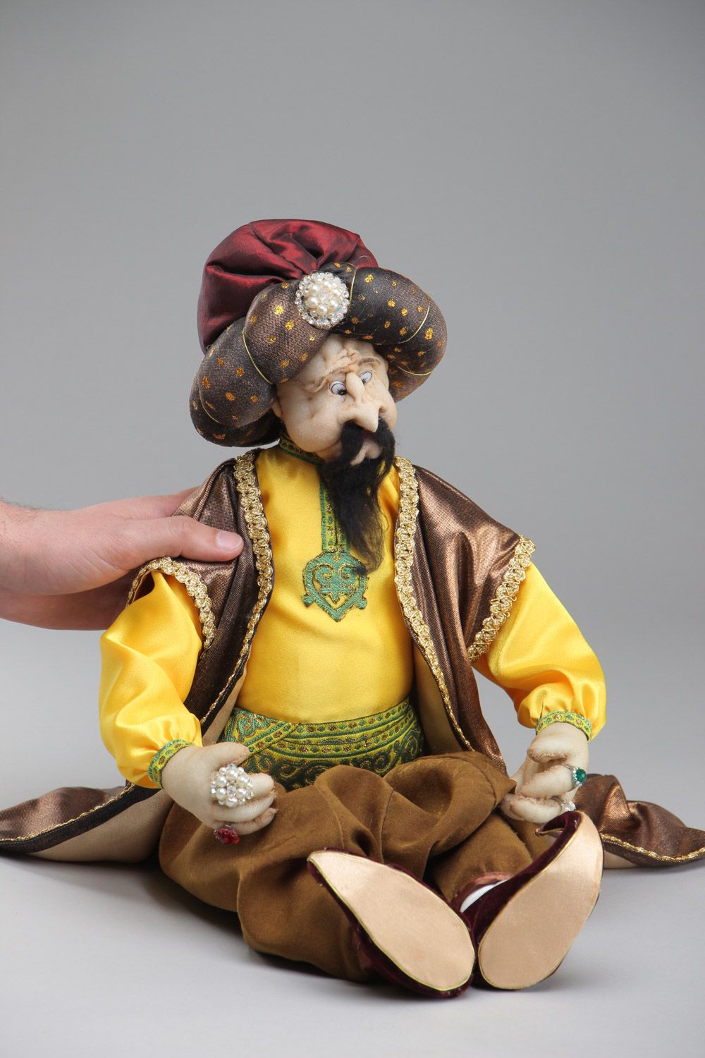 Интерьерная кукла из капрона скульптурный текстиль ручной работы в виде шейха фото 5