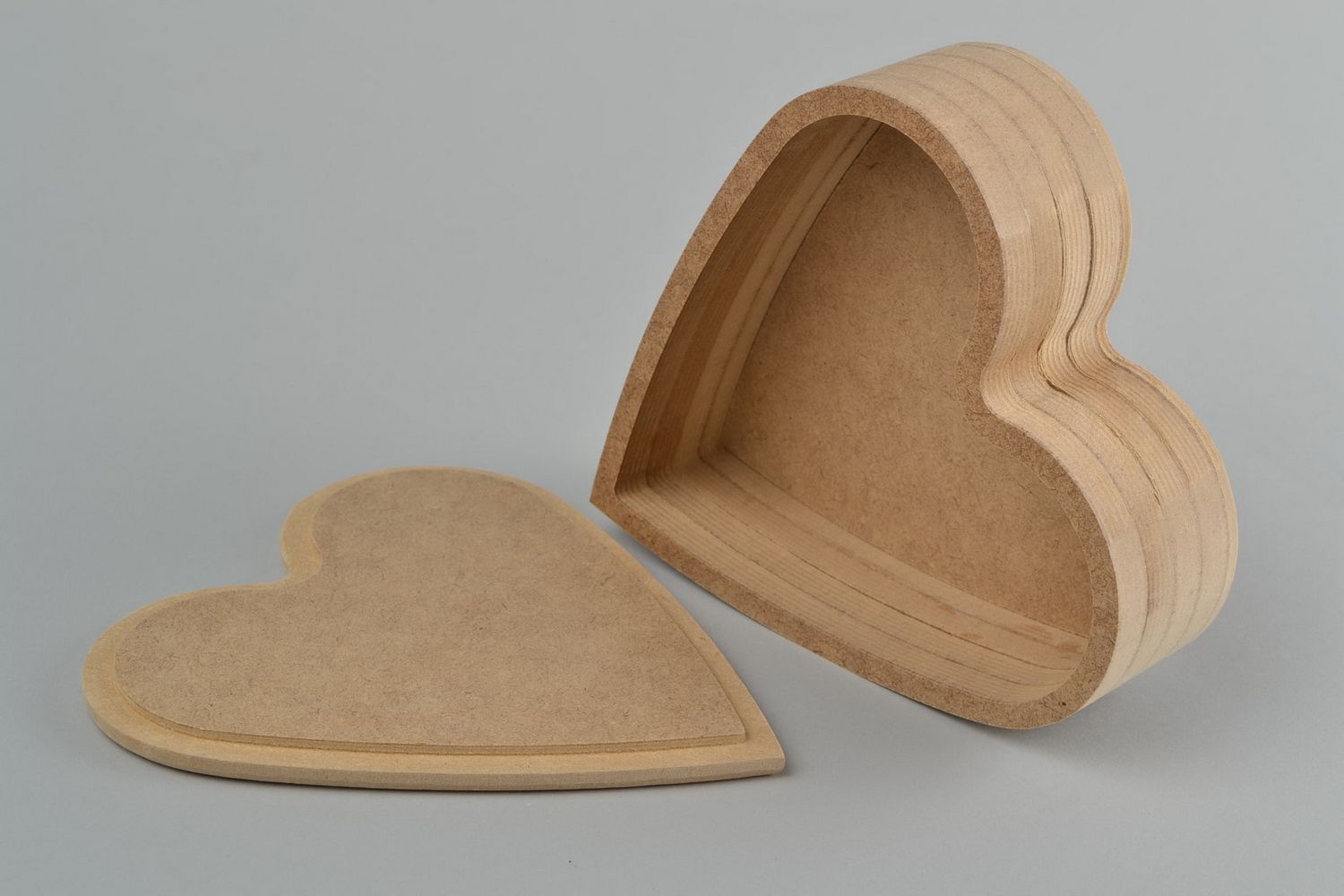 Boîte en forme de coeur en panneau de fibres de bois à décorer faite main photo 3