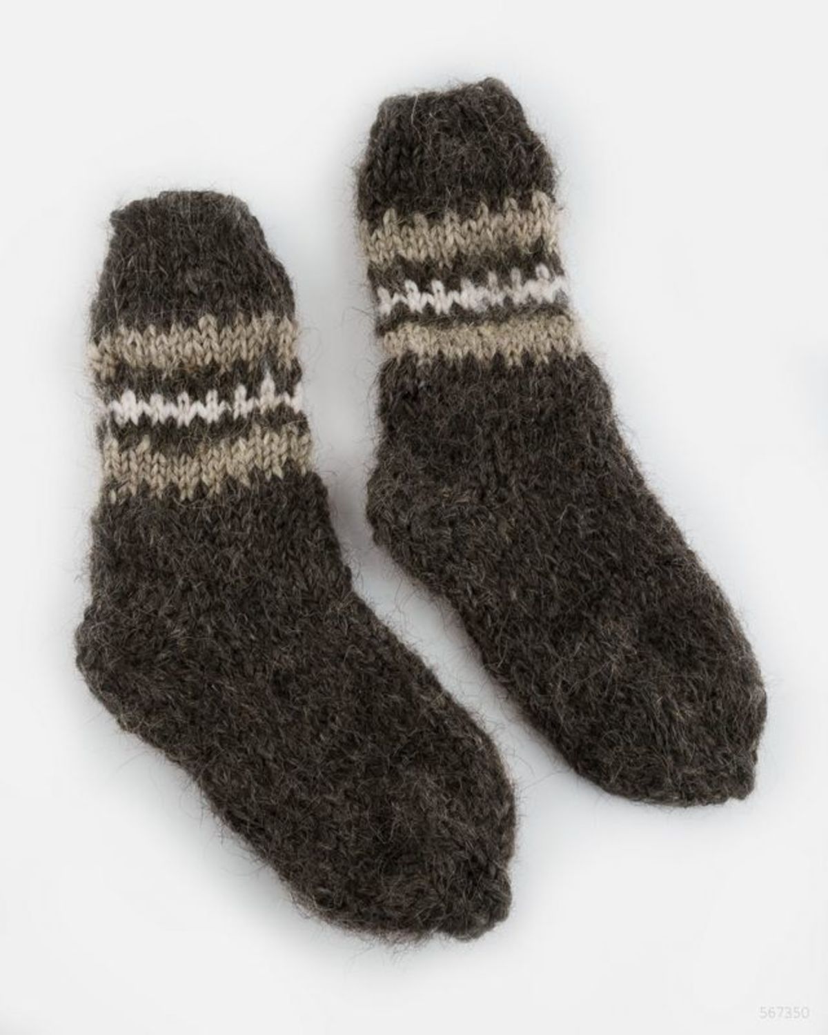 Grey men's socks made of sheep wool photo 2