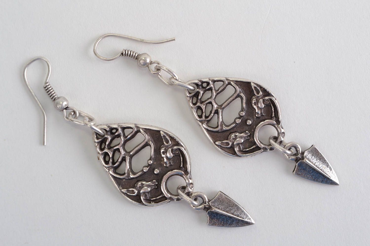 Handmade designer dangling earrings cast of metal alloy in ethnic style photo 2