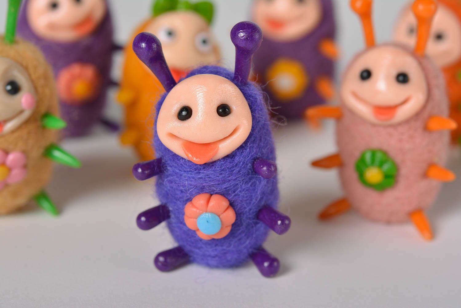 Handmade kleines Spielzeug gefilzte Figur Geschenkidee für Kinder violett foto 4
