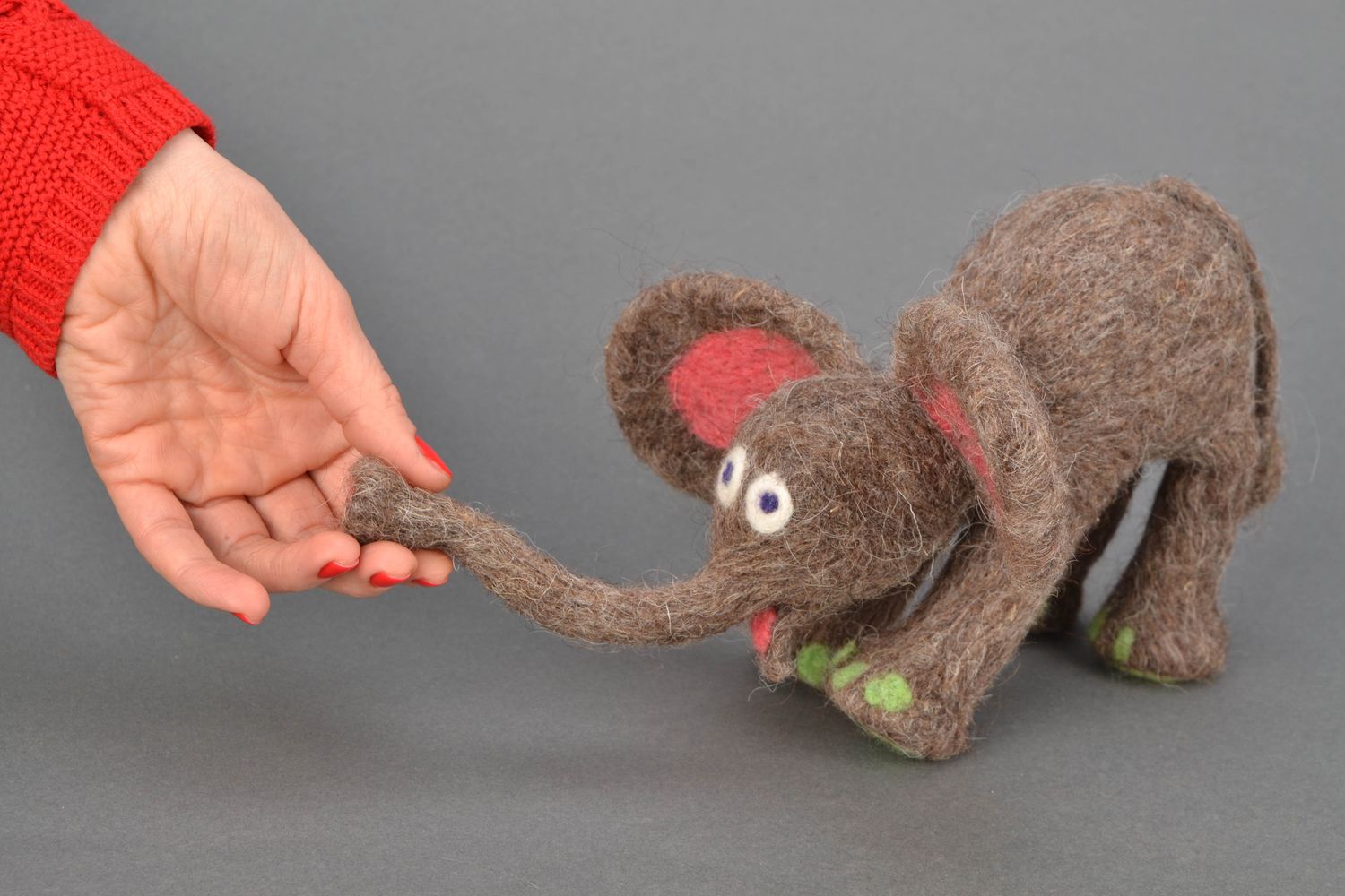 Дизайнерская игрушка из шерсти в технике сухого валяния Слон фото 1
