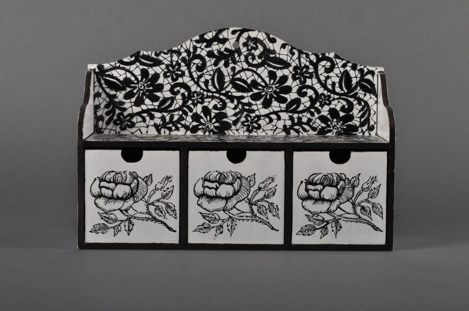 Шкатулка ручной работы мини-комод деревянная шкатулка черно-белая с орнаментом фото 1