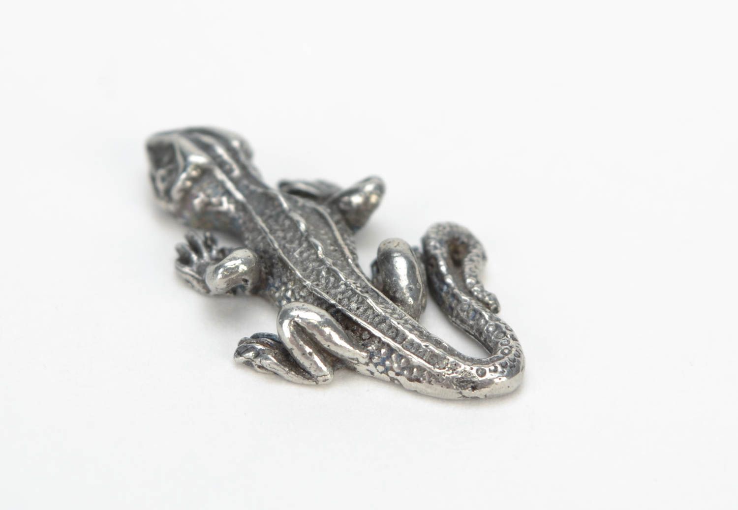 Small DIY silvery metal blank for jewelry making in the shape of lizard photo 4