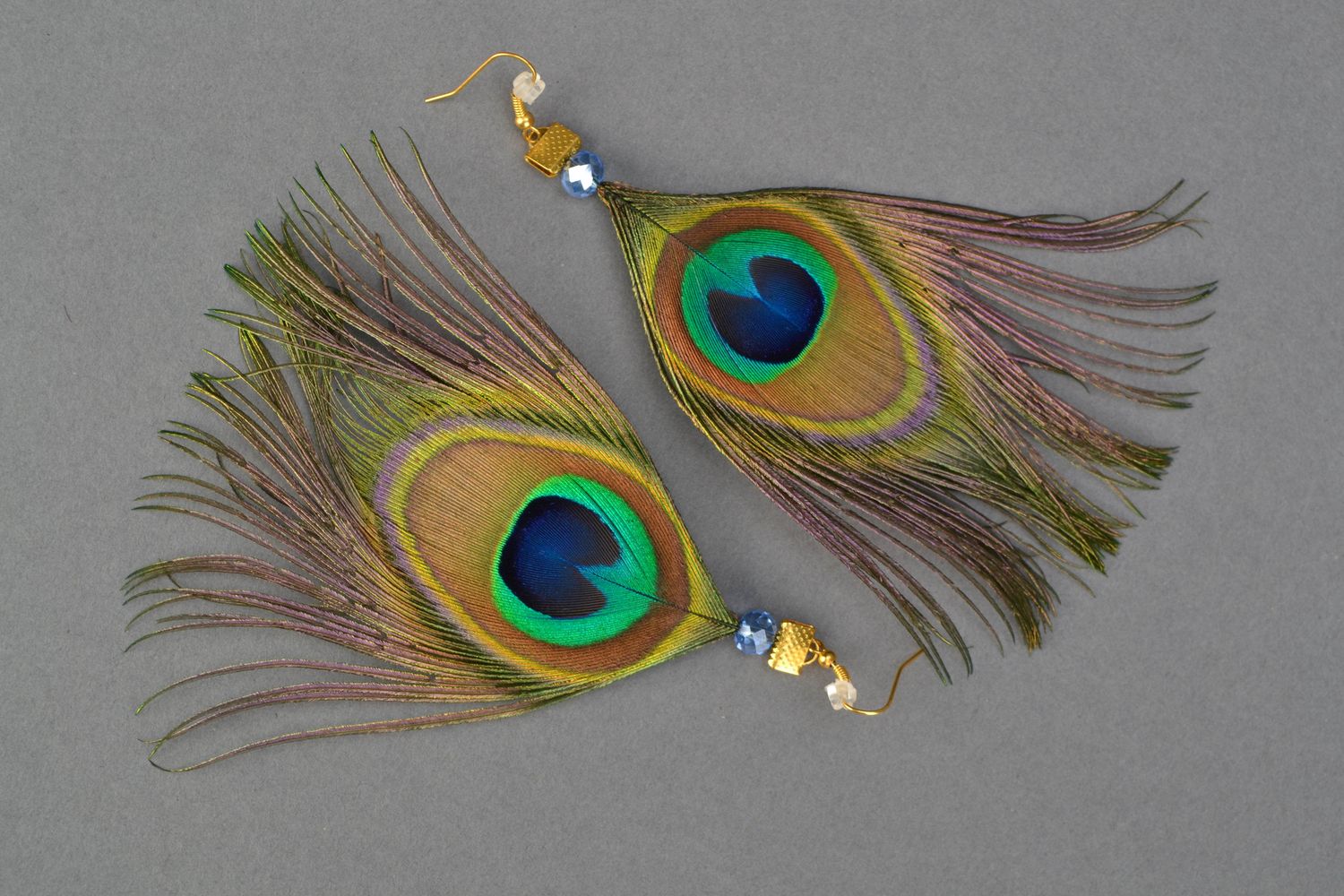 Boucles d'oreilles en plumes de paon originales photo 3