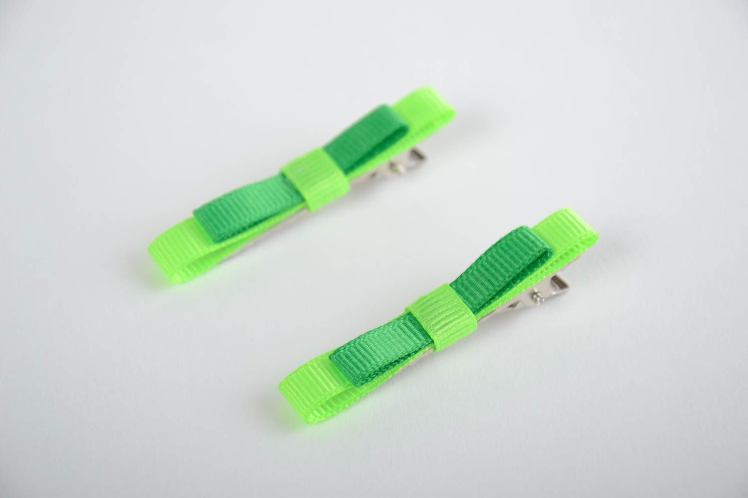 Children's homemade green rep ribbon bow hair clips set 2 pieces photo 2