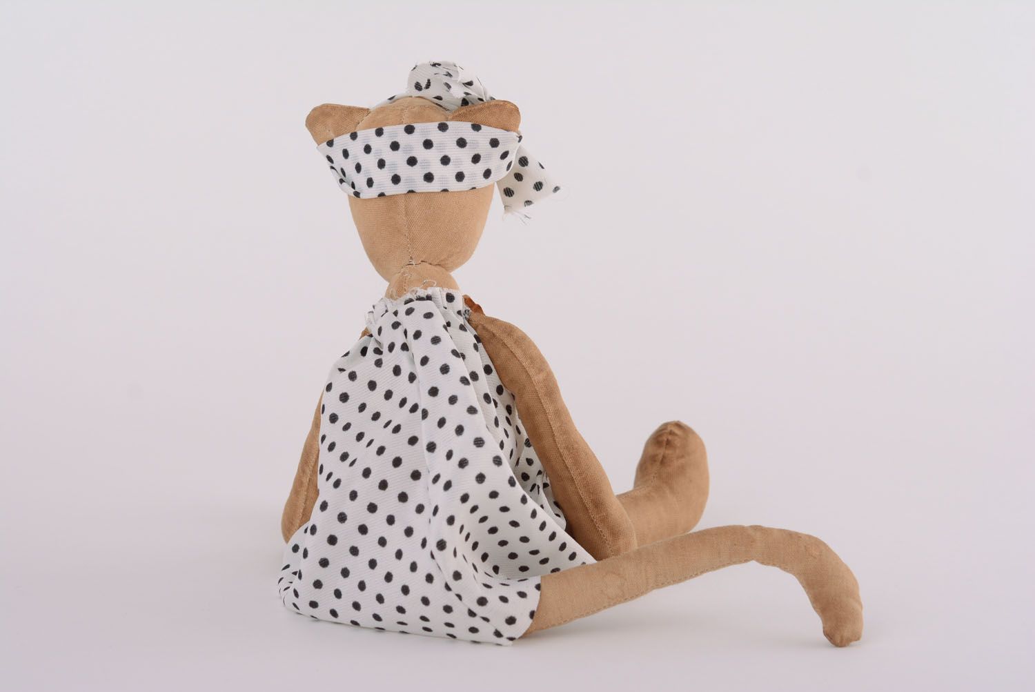 Brinquedo macio de tecido feito à mão com cheiro de café Gata num vestido  foto 4