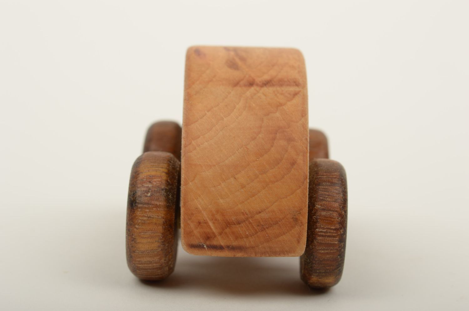 Jouet voiture en bois naturel fait main design original Cadeau pour enfant photo 3