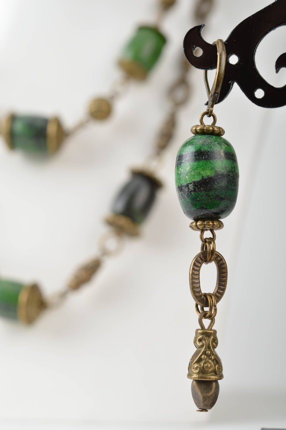 Металлические серьги и колье зеленые набор из 3 украшений ручной работы фото 4