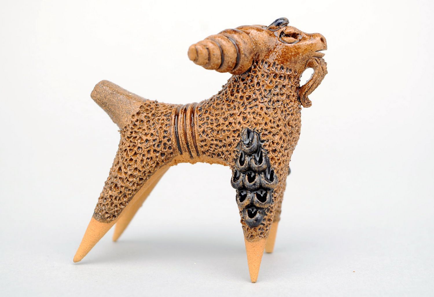 Свистулька-баранец глиняная фото 4