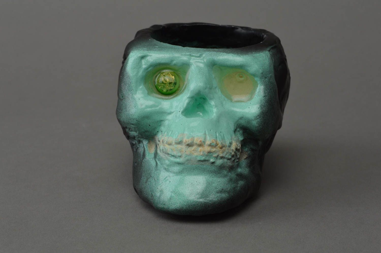 Crâne en plâtre décoratif noir vert design original fluorescent fait main photo 3