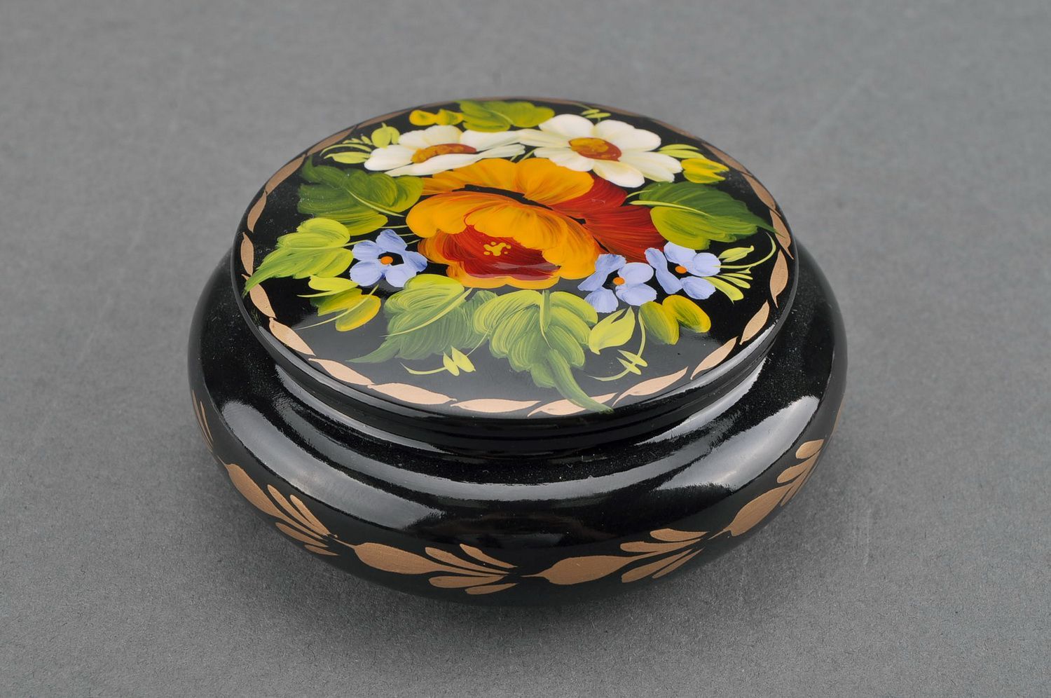 Round wooden box with convex edges Peony and daisies photo 1