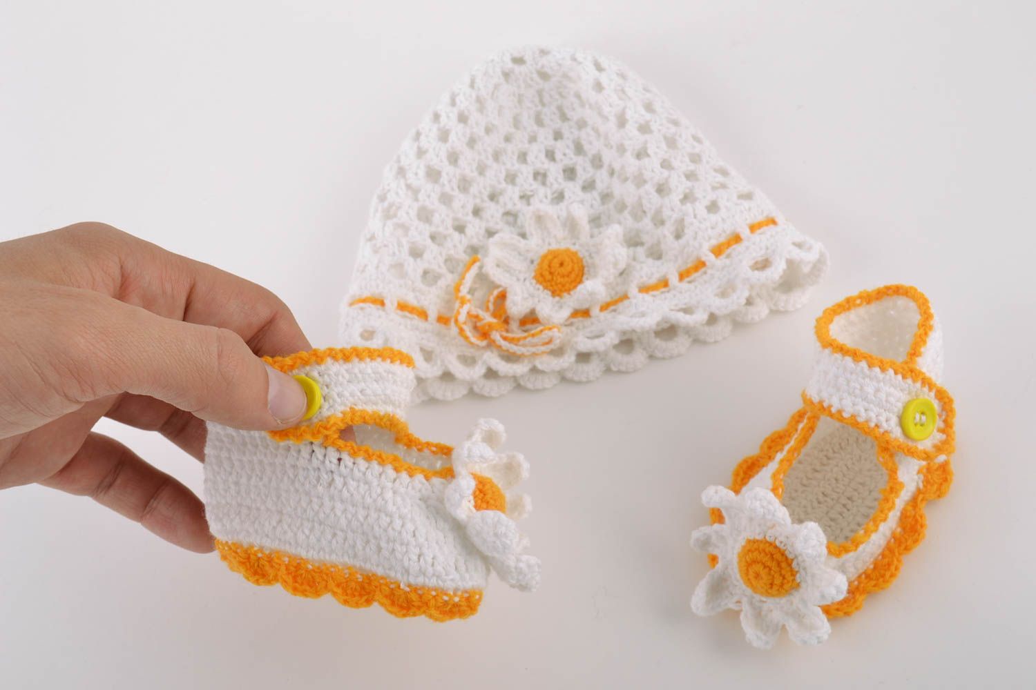 Set of 2 handmade crochet baby accessories white and yellow hat and shoes  photo 4