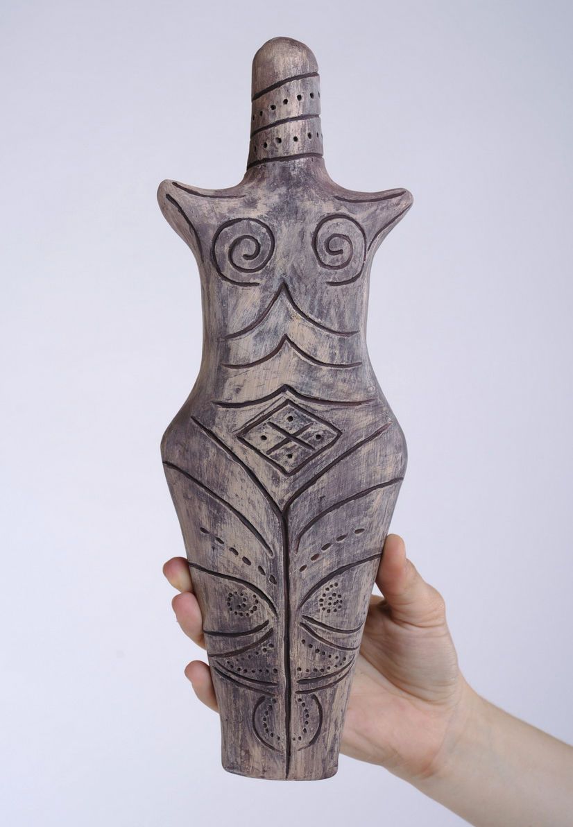 Estatueta de cerâmica guarda foto 2