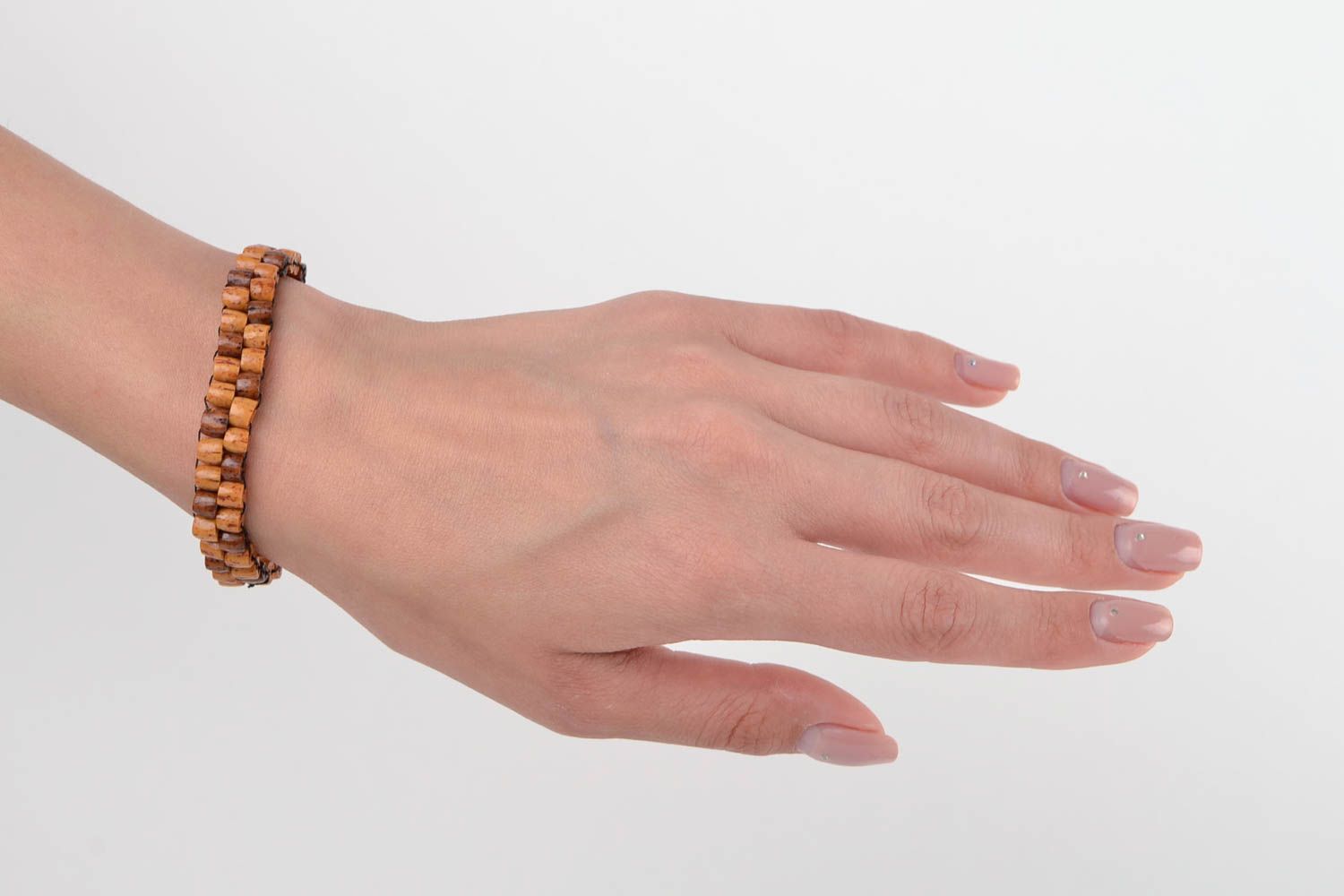 Браслет ручной работы красивый браслет на руку эко украшение унисекс из косточек фото 2