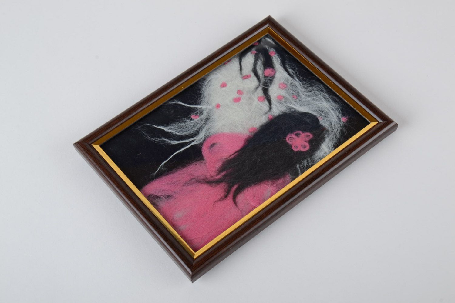 Petit tableau en laine feutrée dans le cadre fait main original fillette photo 3