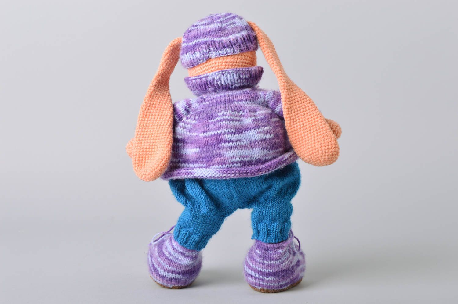 Peluche Lapin en combinaison tricotée fils acryliques et coton faite main photo 4