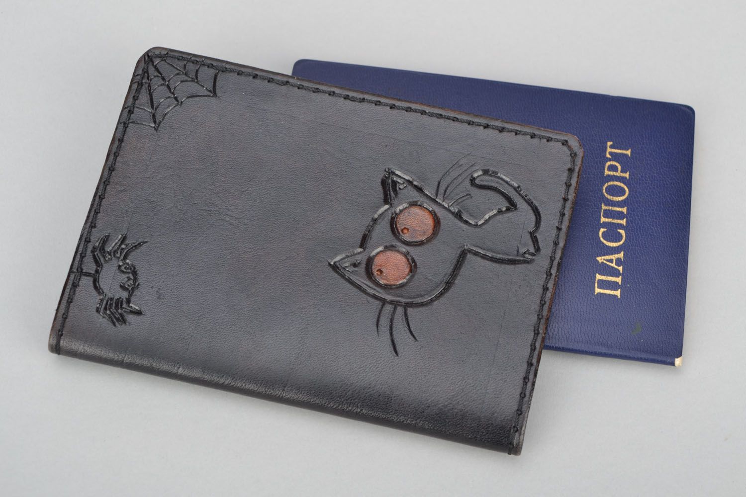 Schwarze Passhülle aus Leder foto 1