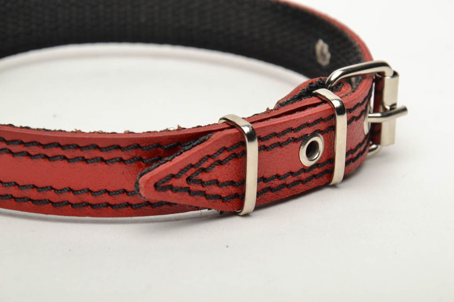 Red leather dog collar photo 3
