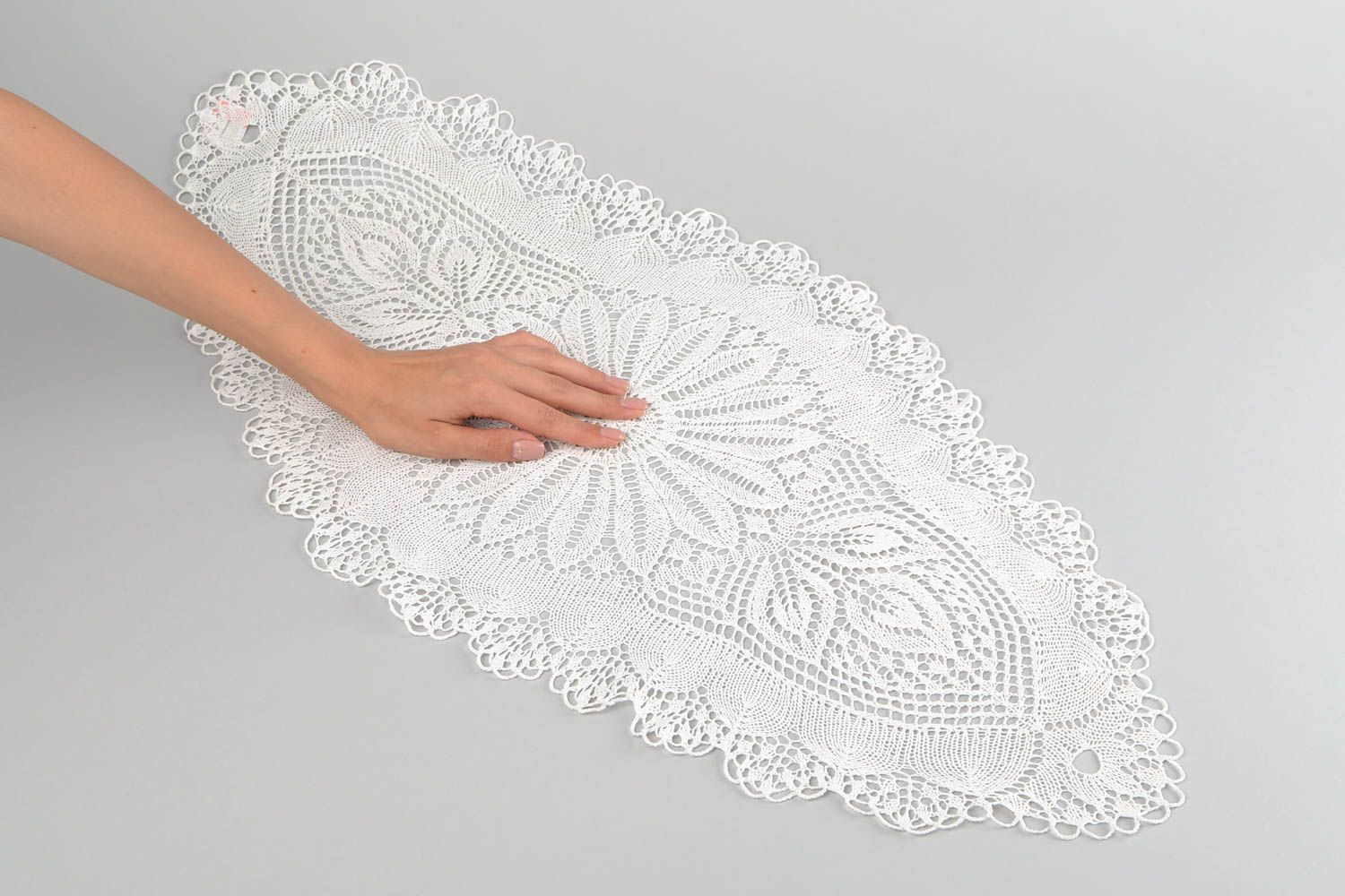 Chemin de table design fait main Déco maison Cadeau femme blanc tricoté original photo 2