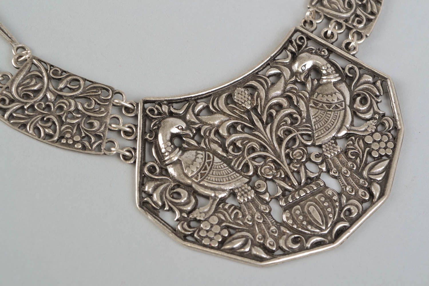 Beau collier de métal hypoallergénique ethnique fait main accessoire pour femme photo 3
