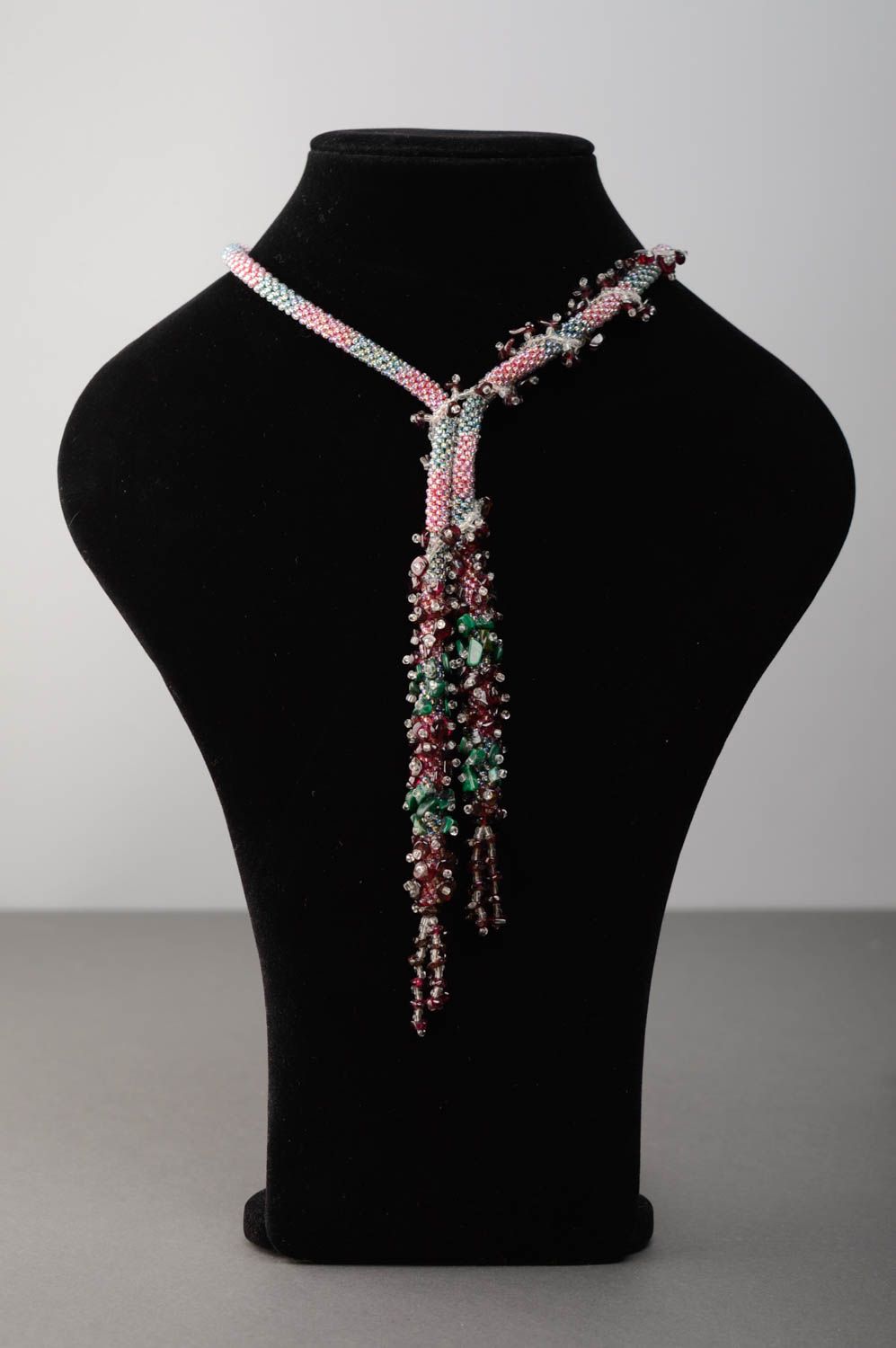 Beaded lariat necklace with natural stone chips photo 2