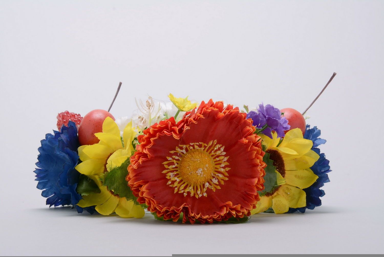 Ghirlanda con fiori fatta a mano accessorio originale d'autore da donna

 foto 4